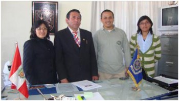 El Ing. Roy José Zanabria Guadalupe, Director de la DREM de Pasco, y el Abog. Jorge Renzo López Aguilera, de la Dirección de Supervisión del OEFA, durante la inspección realizada por el OEFA.