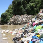El OEFA verifica que basura de Tingo María es arrojada al río Huallaga por la Municipalidad Provincial de Leoncio Prado
