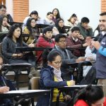 Estudiantes universitarios participan en taller informativo organizado por el OEFA en Cusco